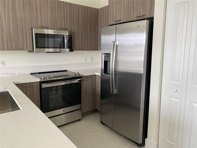 Foto del edificio - 6453 NW 102nd Path