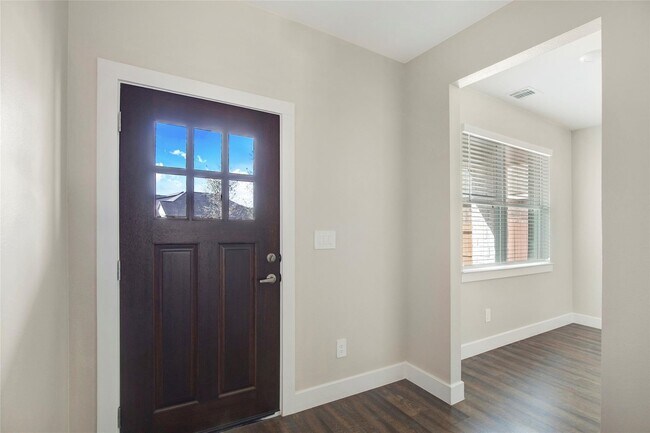 Foto del edificio - 423 Black Walnut Dr