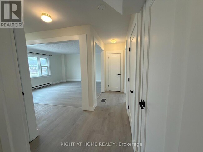 Photo du bâtiment - 55 Glendale Ave