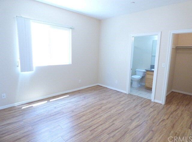 Building Photo - 5241 Riverton Ave