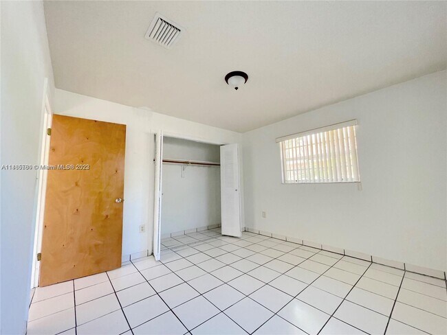 Building Photo - 3560 SW 25th St