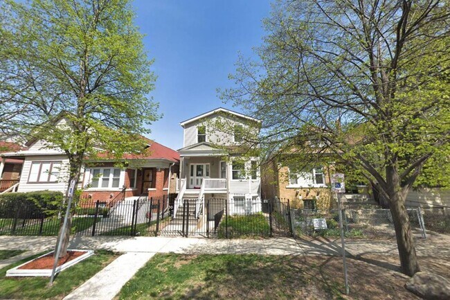 Building Photo - 3017 N Troy St