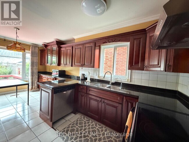 Building Photo - 87 Strathmore Dr