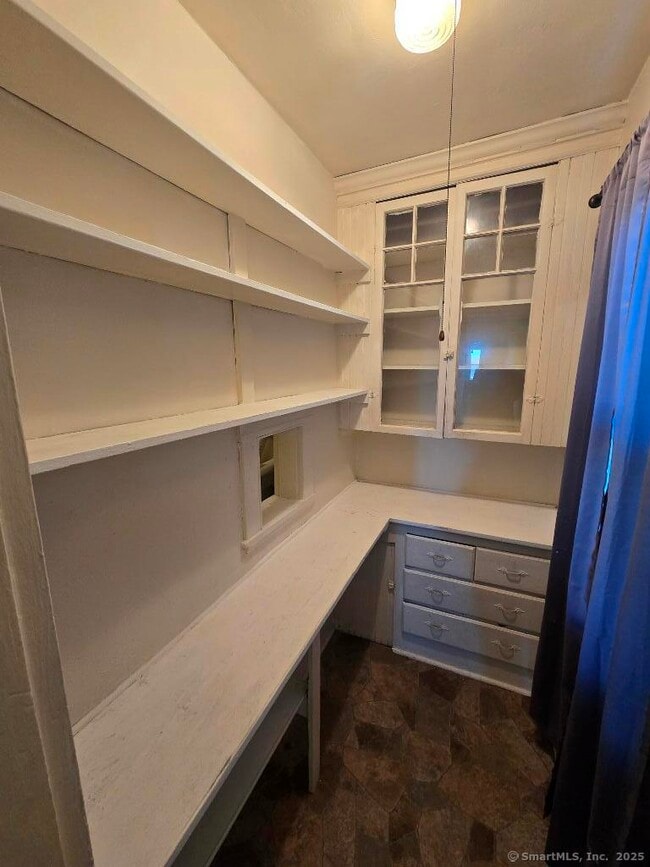 Building Photo - 67 Fox St