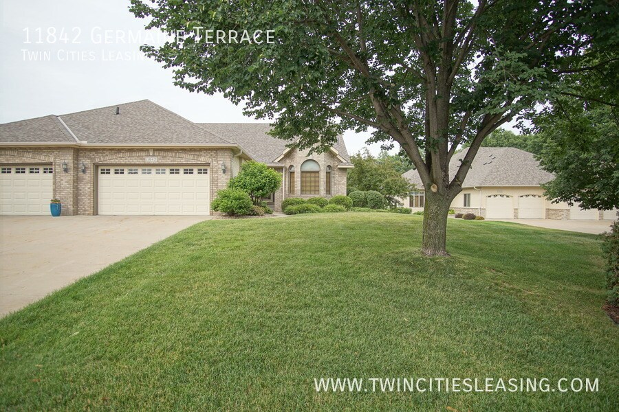 Primary Photo - Beautiful Townhome!