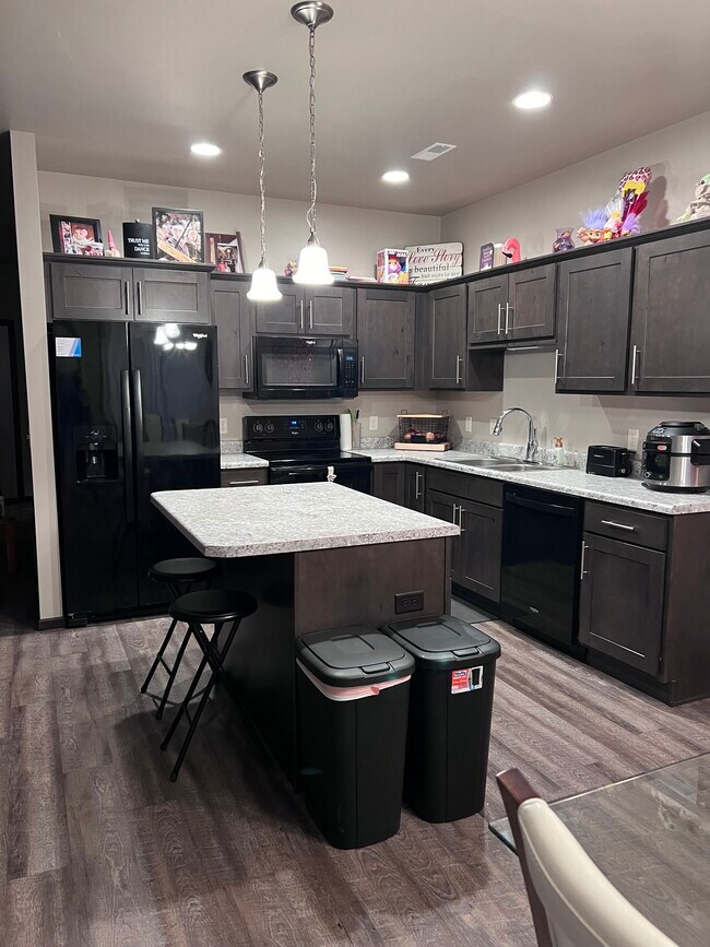 Building Photo - 8207 W Monroe Pl