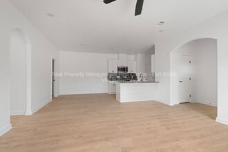 Building Photo - 8900 Cambria Cir