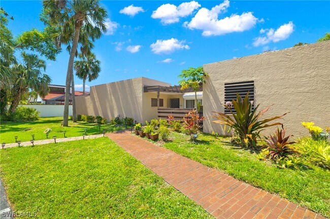 Building Photo - 909 Big Pine Way