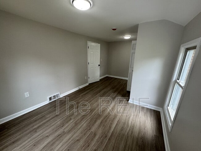 Building Photo - 2423 Walnut St