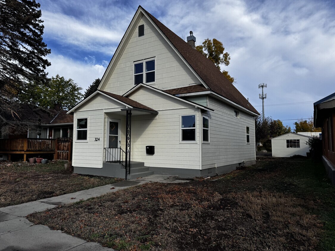 Foto principal - 324 1st Ave S