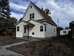 Building Photo - 324 1st Ave S