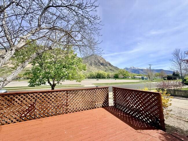 Foto del edificio - 1021 N 925 E St