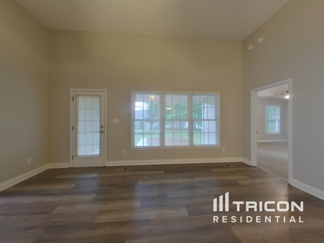 Building Photo - 1527 Seejay Ct