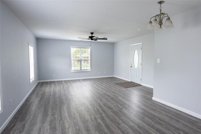 Building Photo - 1110 N Ross Ave