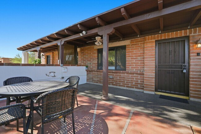 Building Photo - Charming Furnished, 55+ Community in Green...