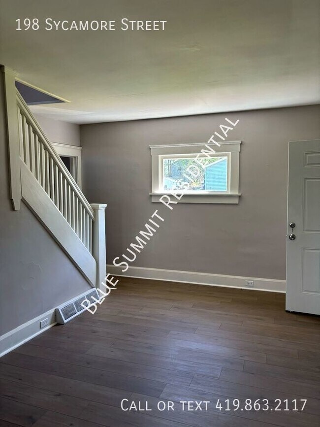 Foto del edificio - Charming 3 Bedroom Home with Bonus Room an...