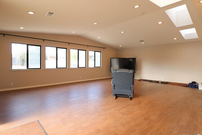 Foto del edificio - 565 Clubhouse Dr