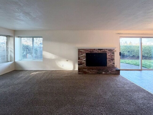 Building Photo - 25 Wedgewood Dr