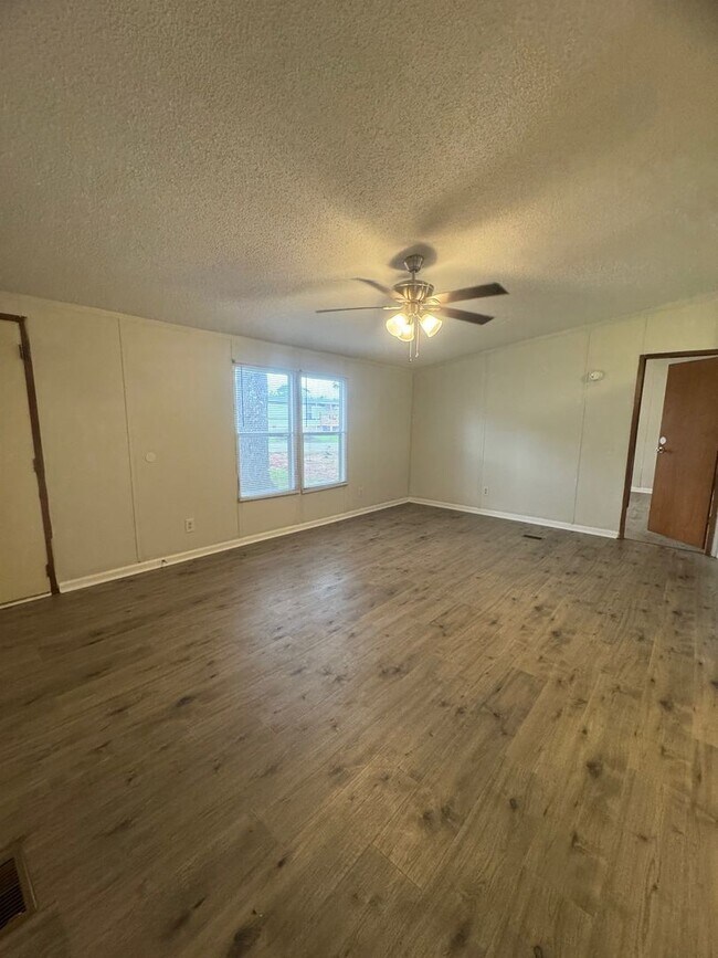 Foto del edificio - 204 Moss Creek Ln