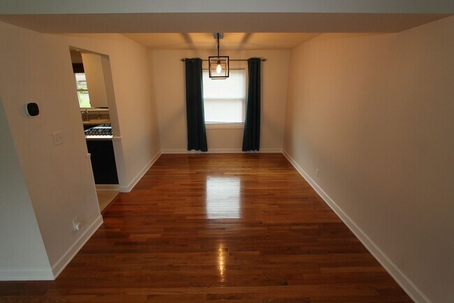 Building Photo - Beautiful 4 bedroom colonial in Lake Geneva