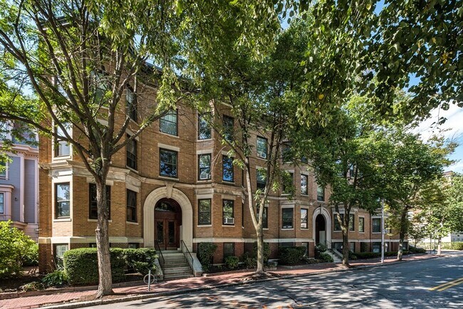 Building Photo - 31 Linnaean St