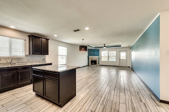 Building Photo - 1601 Megan Creek Dr