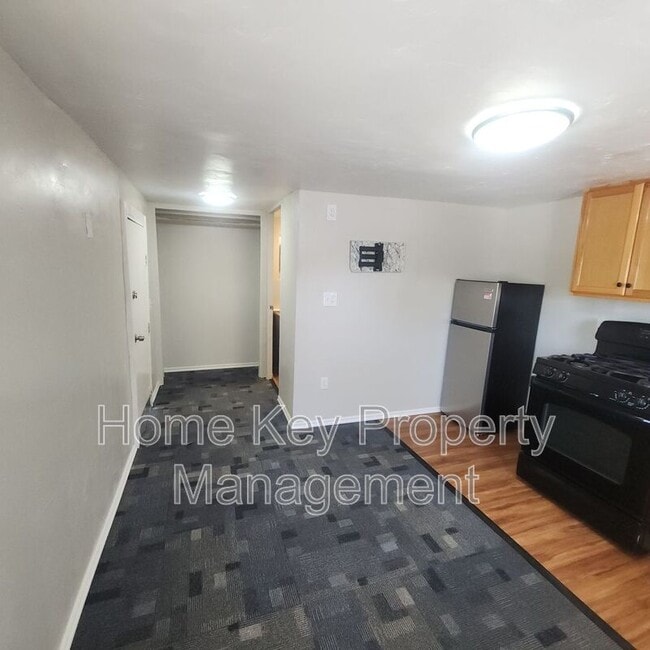 Building Photo - 677 W 100 N