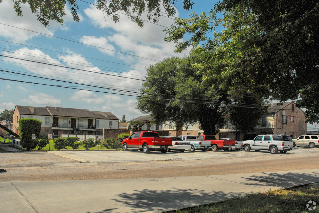 Building Photo - Savannah Apartments