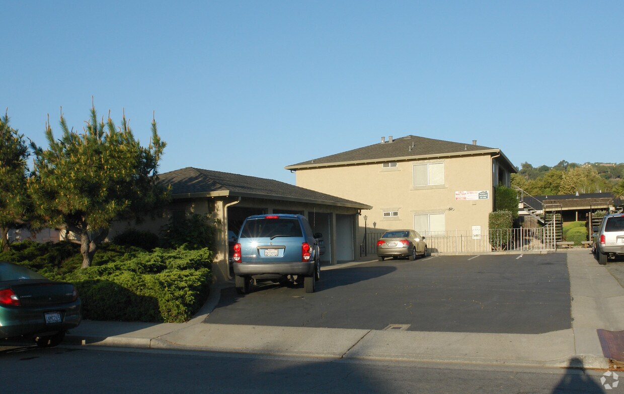 Building Photo - 8197 Kelton Dr