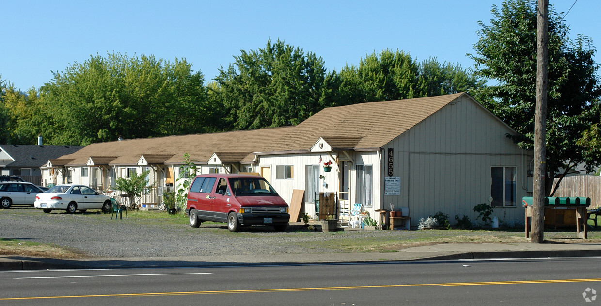 4655 Main St Springfield Or 97478 Apartments In Springfield Or