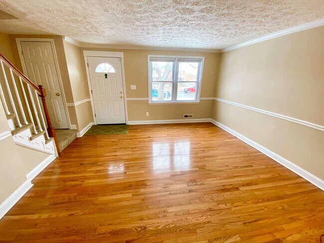 Building Photo - Gorgeous Updated 3-bedroom Dundalk Townhom...