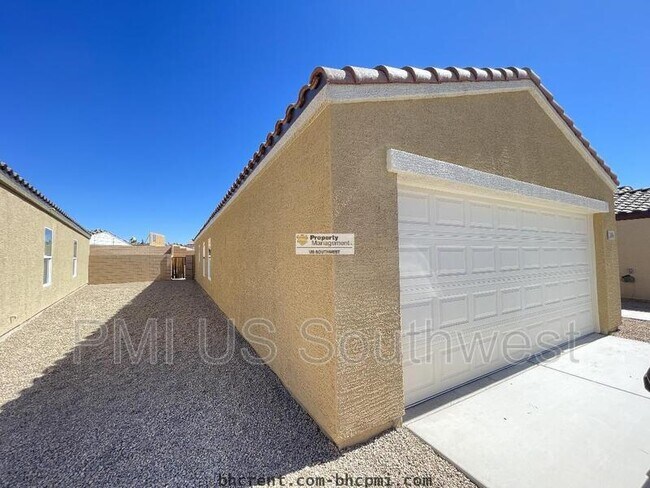 Building Photo - 2406 Village Dr