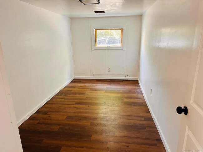 Foto del edificio - 1295 E Main St