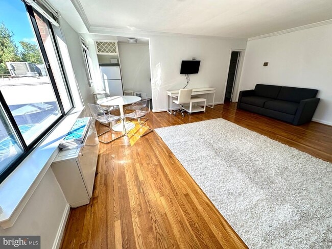 Foto del edificio - 5112 MacArthur Blvd NW