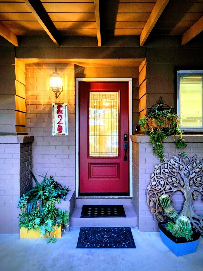 Foto del edificio - 820 Blue Bell Ct