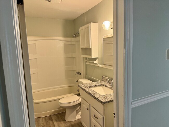 Building Photo - Charming 2BR/1BA Duplex at 2500 Stokes Ave...