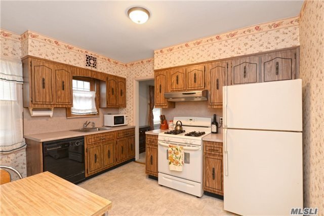 Building Photo - 26 Evergreen Ln