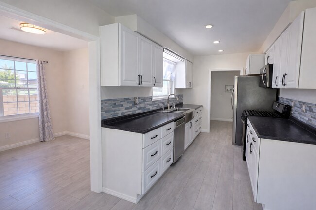 Foto del edificio - Beautiful 4 bed 3 bathroom