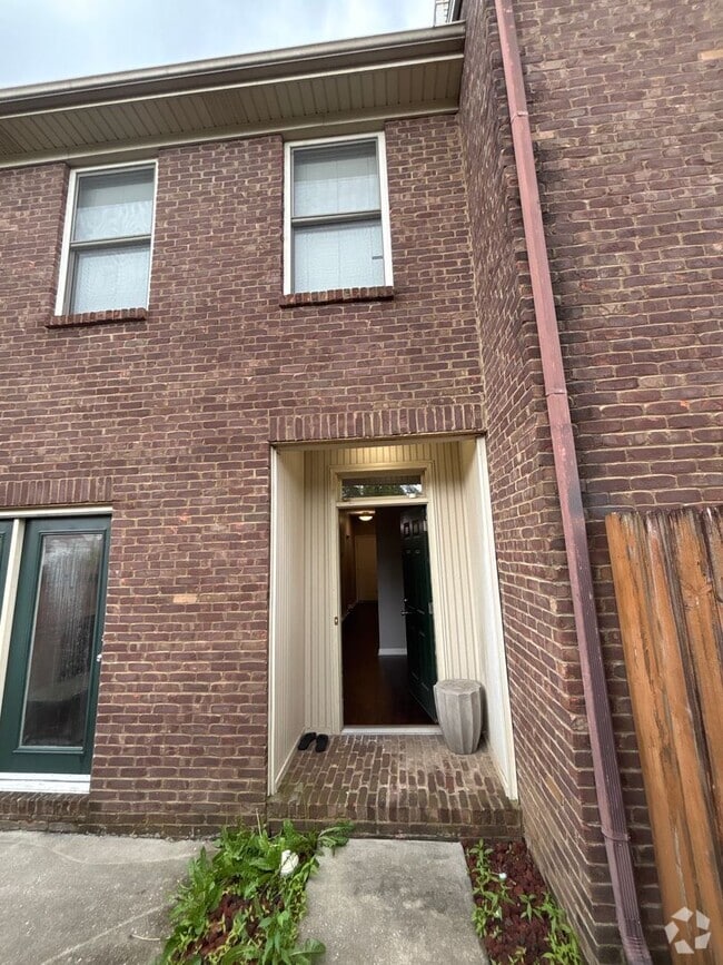 Building Photo - 317 Bainbridge Dr