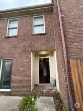 Building Photo - 317 Bainbridge Dr
