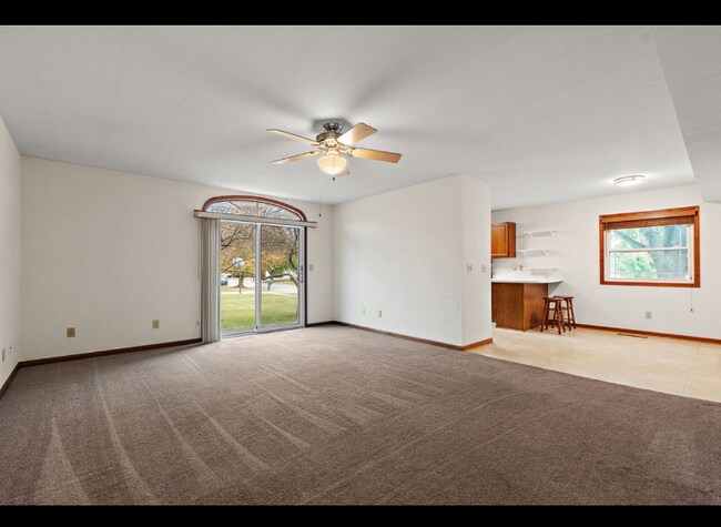 Building Photo - 1394 E Armour Rd
