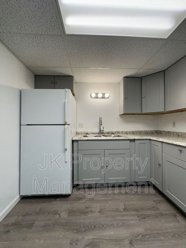 Building Photo - 1122 1st Ave SW