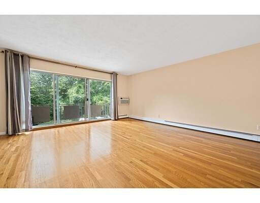 Foto del edificio - 383 Langley Rd
