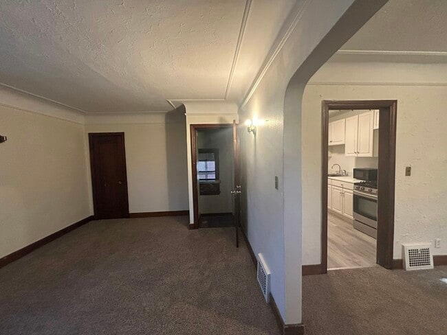 Building Photo - 4401 Buckingham