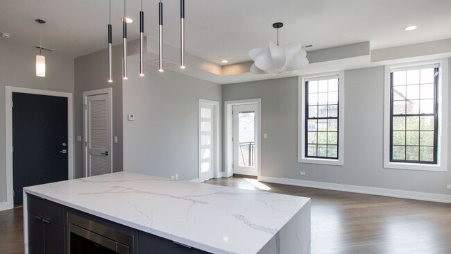 Foto del edificio - Duplex-Up Luxury 2 Bed / 2.5 Bath in Noble...