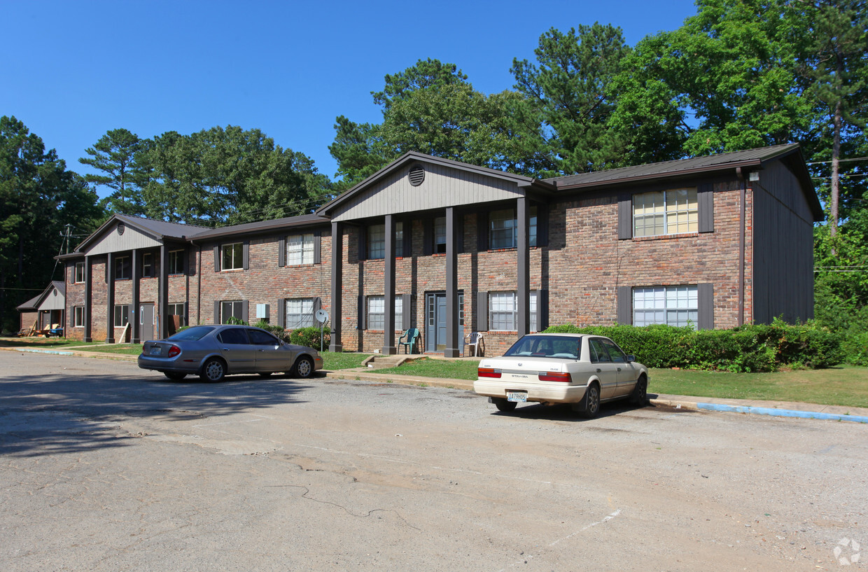 Primary Photo - Pineview Pointe Apartments