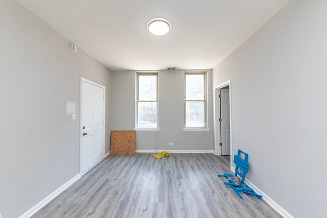 Building Photo - 1022 W Fry St