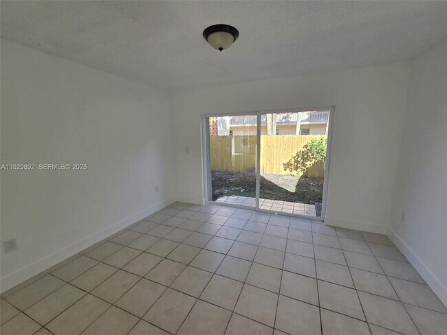 Foto del edificio - 3940 NW 76th Terrace