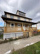 Building Photo - 111 Welles St