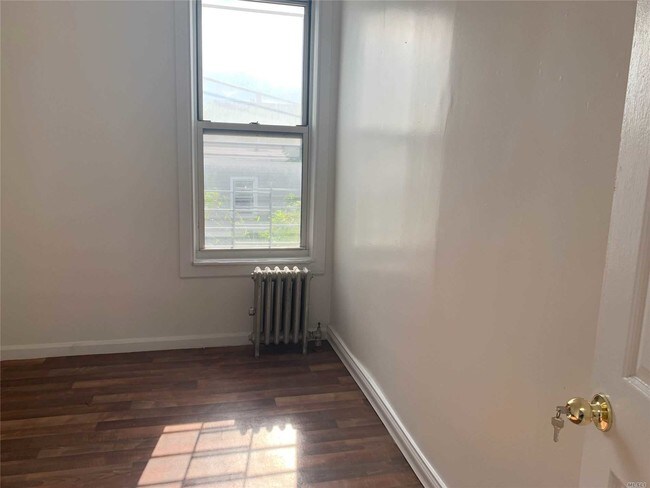 Building Photo - 74-12 Rockaway Blvd
